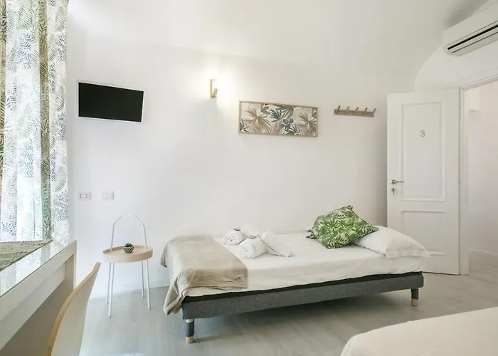 Oda ve Kahvaltı White Candia